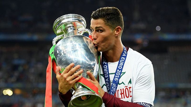 Cristiano Ronaldo - Ngôi sao bóng đá