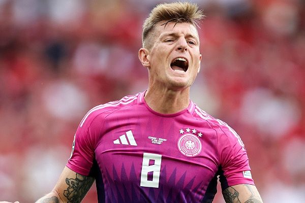 Kroos nâng tầm tuyển Đức