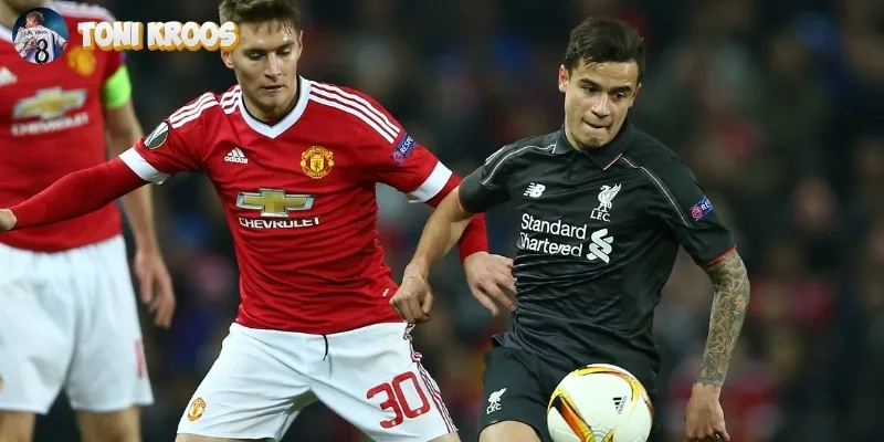 Hậu vệ cánh di chuyển biên