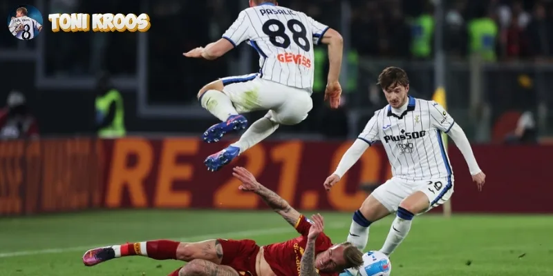 Hậu Vệ Cánh Là Gì