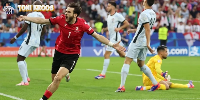 Khoảnh khắc knock out nghẹt thở