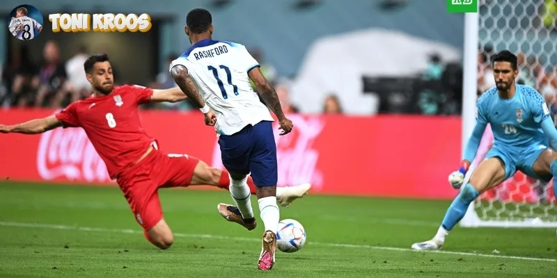 Sân cỏ vinh danh người gác đền